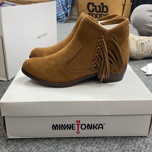 Minnetonka Blake Boot (3161) - Picture 3 of 7